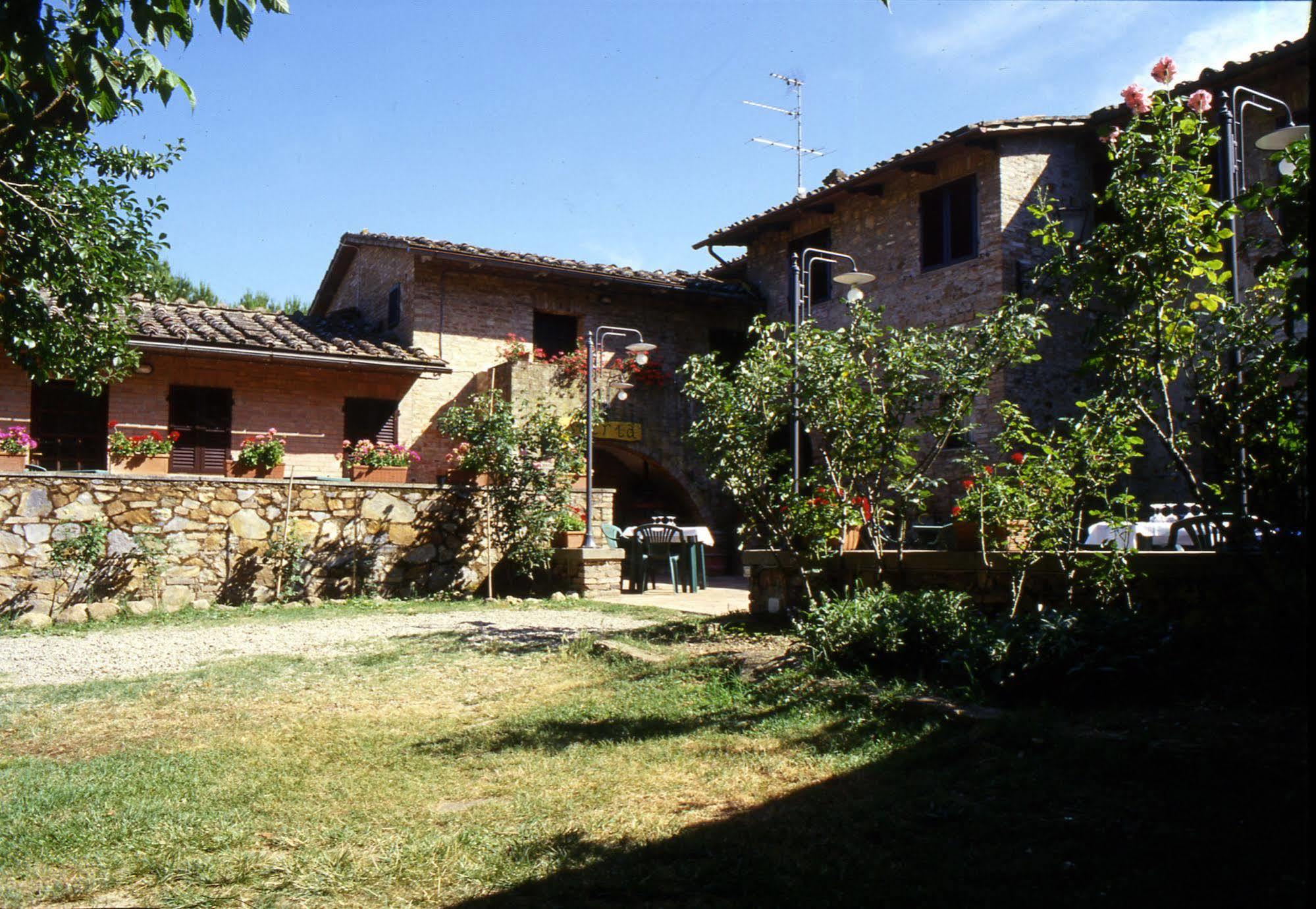 Albergo Ristorante Da Vestro Monticiano Luaran gambar